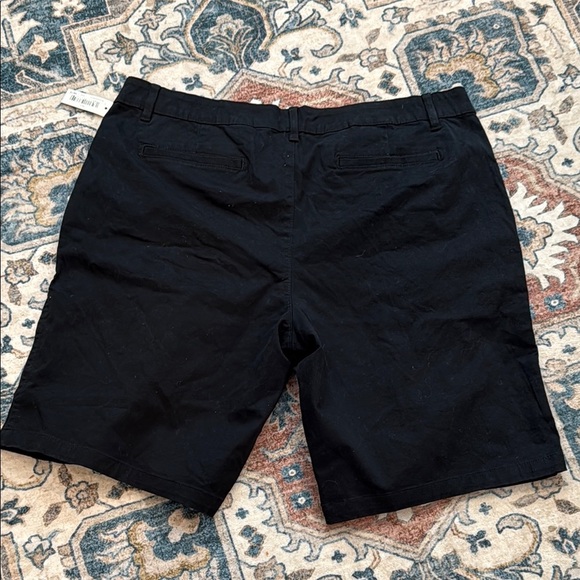 Amazon Essentials 16 Women’s Black Mid Rise Casual Shorts - Picture 5 of 6